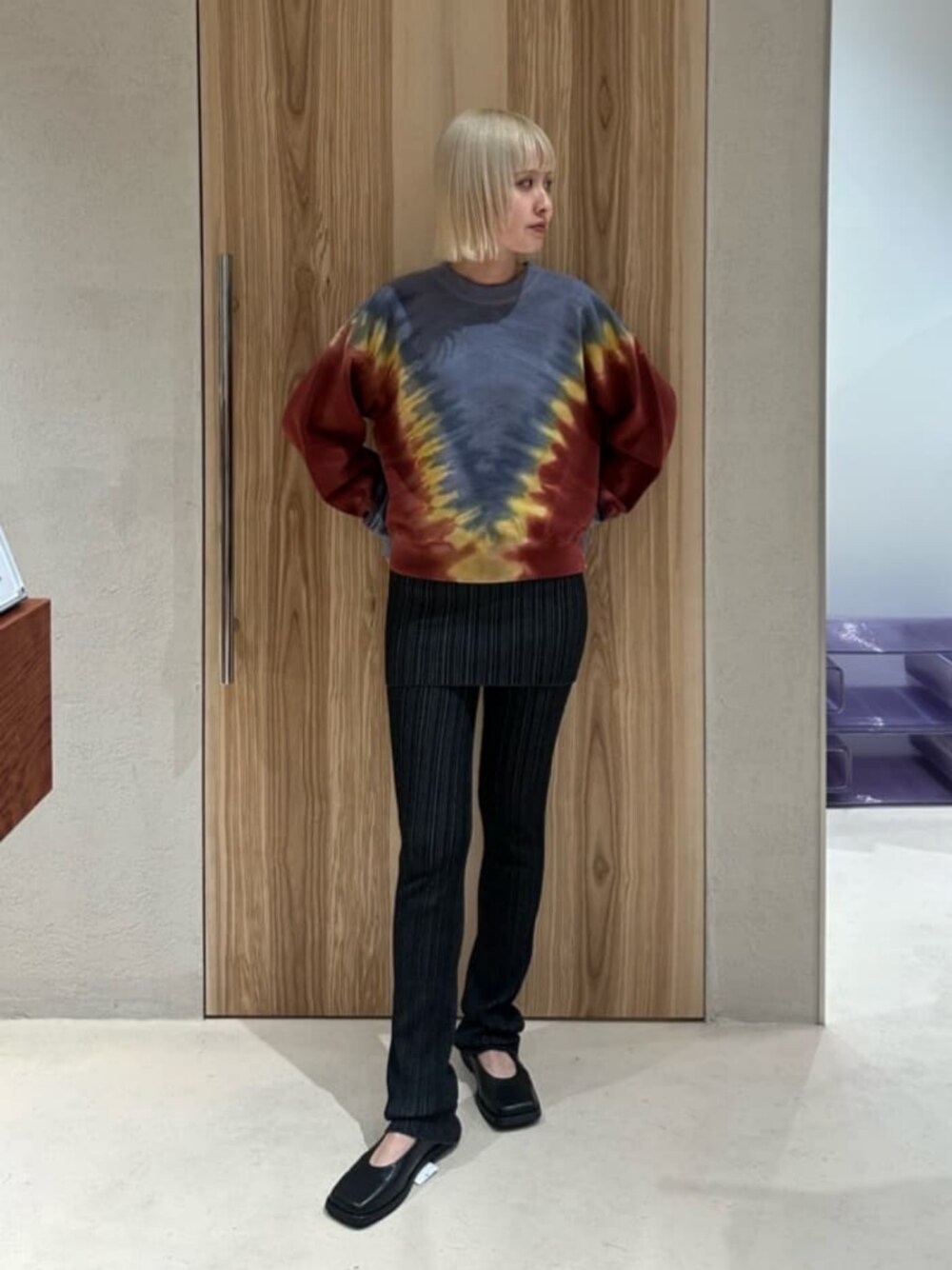 「モード、ストリート、リラックス、トレンド、春服、春コーデ、冬服、冬コーデ、スウェット、レギンス、ATTISESSION」｜「ATTISESSIONの＜ATTISESSION＞ヒップフォールディング レギンス（その他パンツ、ブラック系）」を使った、ITABASHIさん（レディース・162cm）の冬コーディネートの1枚目の写真