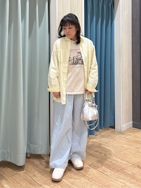 「SHOO・LA・RUE（シューラルー）の【ライトオンスデニム/着丈選べる】らくらくデニムイージーワイドパンツ（デニムパンツ、ブルー系）」を使った、わかさん（レディース・160cm）の春コーディネート