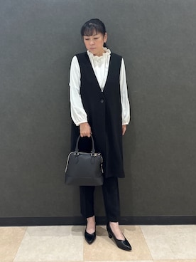 「SHOO・LA・RUE（シューラルー）の【洗濯機可/セットアップ可/S-3L】きちんと楽に。カットジョーゼット ロングジレ（ベスト、ブラック系）」を使った、わかさん（レディース・160cm）の冬コーディネート