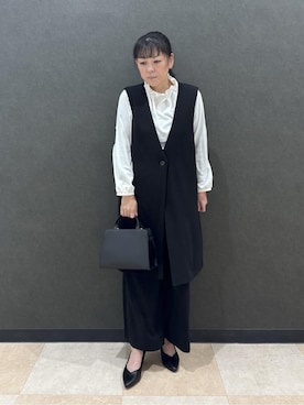 「SHOO・LA・RUE（シューラルー）の【洗濯機可/セットアップ可/S-3L】きちんと楽に。カットジョーゼット ロングジレ（ベスト、ブラック系）」を使った、わかさん（レディース・160cm）の冬コーディネート