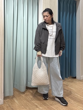 「SHOO・LA・RUE（シューラルー）の【S-LL/UV】季節の変わり目に ゴールドパーツが上品なフード付きブルゾン（ブルゾン、グレー系）」を使った、わかさん（レディース・160cm）の春コーディネート