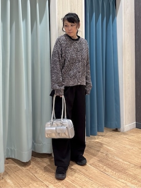 「SHOO・LA・RUE（シューラルー）のフラップポケット横長ボストンバッグ（ボストンバッグ、シルバー系）」を使った、わかさん（レディース・160cm）の冬コーディネート