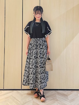 「SHOO・LA・RUE（シューラルー）の【ひんやり/洗濯機可/S-LL】配色パイピング フレアスリーブトップス（Tシャツ/カットソー、ブラック系）」を使った、ゆゆさん（レディース・161cm）の夏コーディネート
