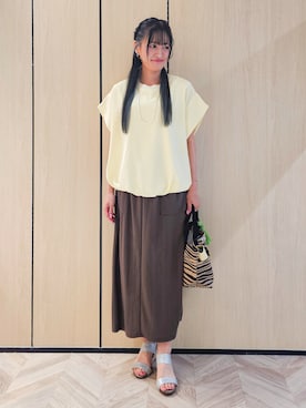 「SHOO・LA・RUE（シューラルー）の【洗濯機可/体型カバー】インせずこなれる ふんわり裾バルーントップス（Tシャツ/カットソー、イエロー系）」を使った、ゆゆさん（レディース・161cm）の夏コーディネート