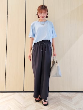 「SHOO・LA・RUE（シューラルー）の【洗濯後しわになりにくい/体型カバー】ドビードットで上品に ドルマントップス（シャツ/ブラウス、ブルー系）」を使った、ゆゆさん（レディース・161cm）の夏コーディネート