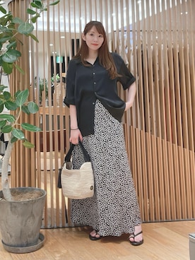 「URBAN RESEARCH（アーバンリサーチ）のハーフスリーブキュプラシャツ（シャツ/ブラウス、ブラック系）」を使った、YUMIさん（レディース・158cm）の夏コーディネート