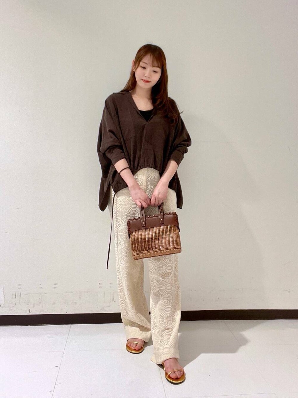 ラミーレーヨンギャザーヘムシャツ ラミーレーヨンギャザーヘムシャツを使った人気ファッション