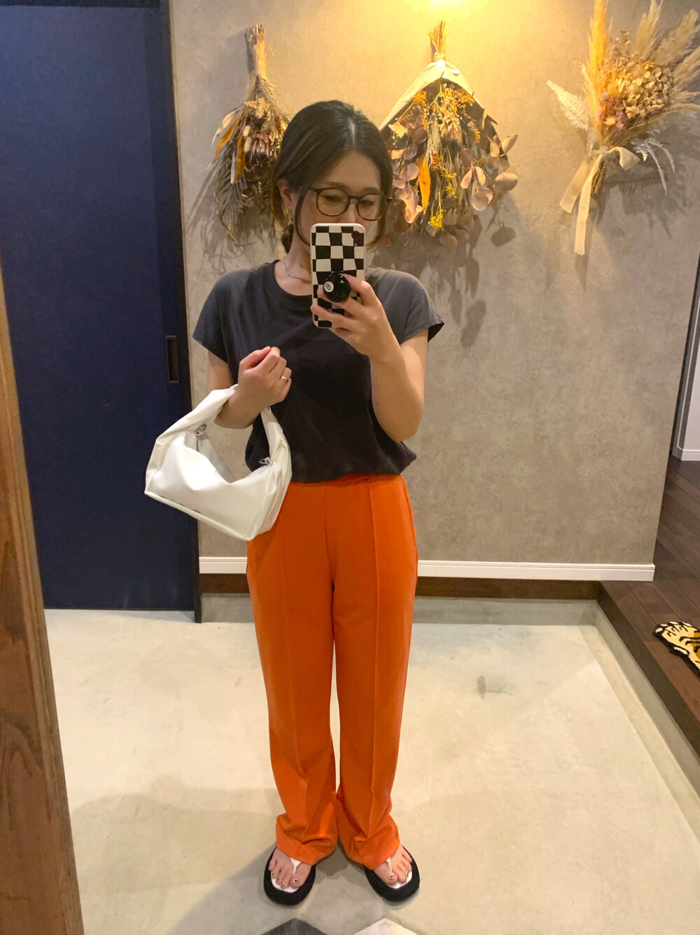 「シンプルコーデ、春夏コーデ、プチプラ、カラー×コーデ、低身長コーデ、カラーパンツ、オレンジパンツ、ママコーデ、しまむら、ユニクロ、カラーコーデ、ミニバッグ」｜「UNIQLOのアイテム（Tシャツ/カットソー、グレー系）」を使った、sakippo1214さん（レディース・150cm）の夏コーディネートの1枚目の写真