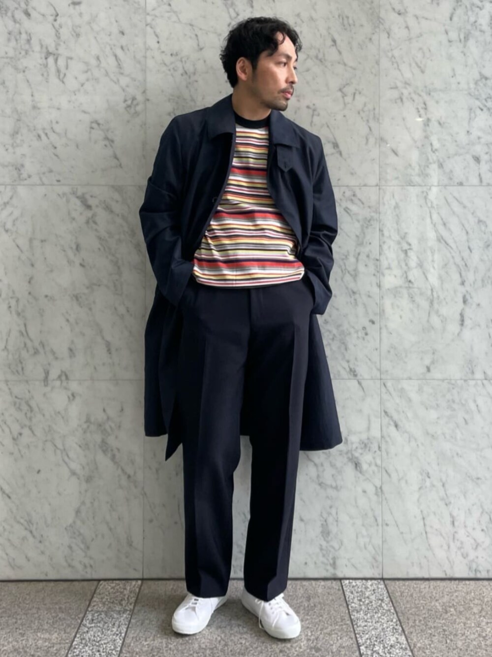「TOMORROWLAND、トゥモローランド、MACKINTOSH LONDON、MACKINTOSH、SUPERGA、TOMORROWLAND tricot、ステンカラーコート、別注、マルチボーダー、カジュアル」｜「Mackintoshの【別注】MACKINTOSH DUNKELD パッカブル ステンカラーコート（ステンカラーコート、ブルー系）」を使った、Sawada_TOMORROWLANDさん（メンズ・168cm）の春コーディネートの1枚目の写真