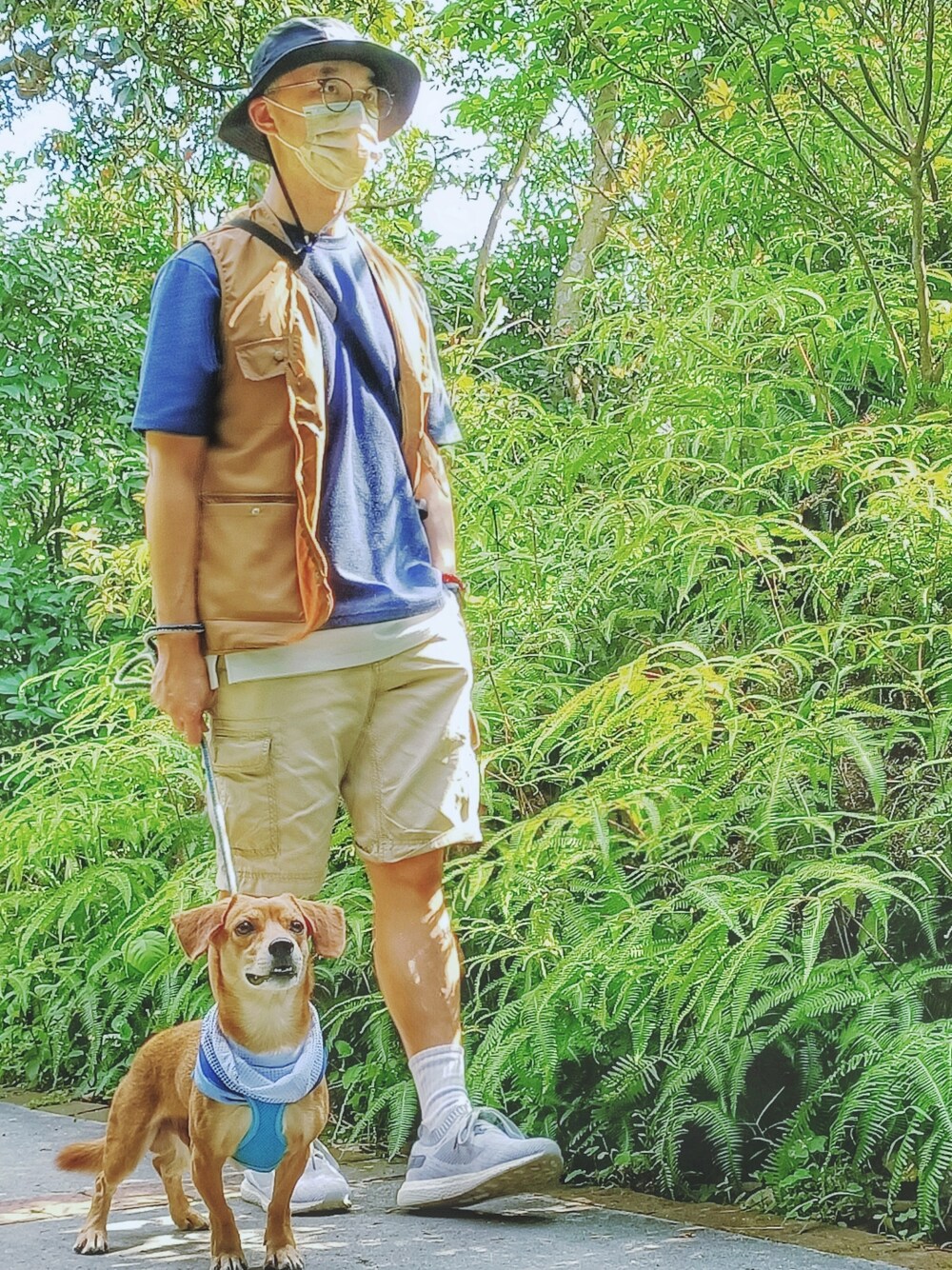 「WORKWEAR、OUTDOOR PRODUCTS、vest、dog、工裝背心」｜「no brandのアイテム（アウトドアグッズ、ブラウン系）」を使った、g2artさん（メンズ・172cm）の春コーディネートの1枚目の写真