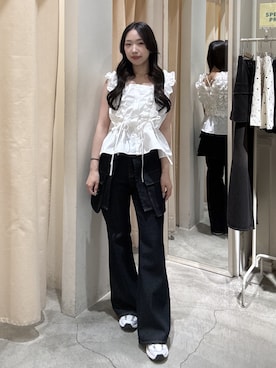 「w closet（ダブルクローゼット）のフリフリノースリブラウス（シャツ/ブラウス、ホワイト系）」を使った、悠さん（レディース・158cm）の春コーディネート
