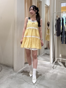 「w closet（ダブルクローゼット）のレース使いミニキャミワンピース（シャツ/ブラウス、イエロー系）」を使った、悠さん（レディース・158cm）の春コーディネート