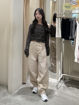 「w closet（ダブルクローゼット）のフロントギャザープルオーバー（Tシャツ/カットソー、グレー系）」を使った、悠さん（レディース・158cm）の春コーディネート