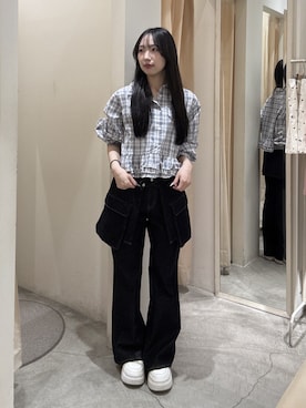 「w closet（ダブルクローゼット）の裾フリルチェックシャツ（シャツ/ブラウス、ブルー系）」を使った、悠さん（レディース・158cm）の春コーディネート