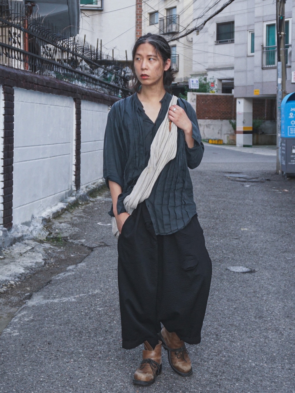 「AVANTGARDE、antifashion」｜「marcpointのアイテム（シャツ/ブラウス、ブラック系）」を使った、gwakhalmuniさん（メンズ・173cm）の夏コーディネートの1枚目の写真