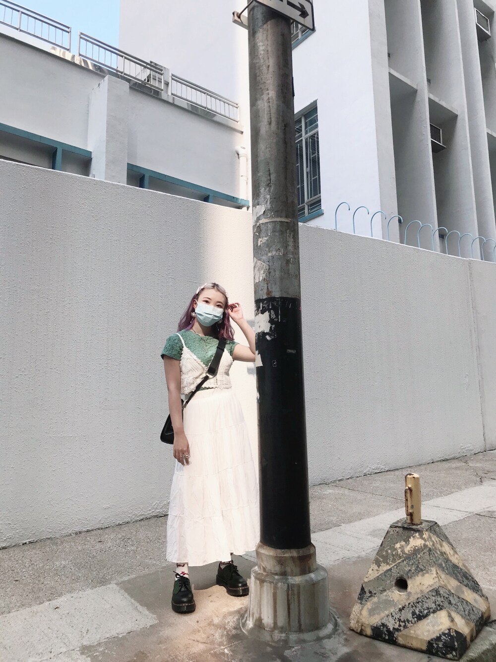 「ootd、夏、街頭穿搭、日系極簡、FR2、moussy、x-girl、Xgirl_ootd」｜「MOUSSYのCLASP SHOULDER バッグ（ショルダーバッグ、ブラック系）」を使った、llector さん（レディース・153cm）の秋コーディネートの1枚目の写真