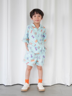 「pairmanon（ペアマノン）のユニセックス 総柄 半袖 シャツ ハーフパンツ セットアップ（セットアップ、ブルー系）」を使った、さっくん＆かいくんさん（キッズ・110cm）の夏コーディネート