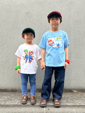 「UNIQLO（ユニクロ）のザ・スーパーマリオギャラクシー・ムービーUT（Tシャツ/カットソー、ホワイト系）」を使った、さっくん＆かいくんさん（キッズ・110cm）の春コーディネート