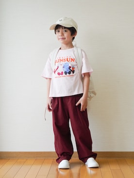 「pairmanon（ペアマノン）の【綿100%】ユニセックス ステッチ バルーンチノパン（チノパンツ、レッド系）」を使った、さっくん＆かいくんさん（キッズ・110cm）の夏コーディネート