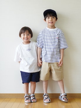 「BREEZE（ブリーズ）のメタリックEVAサンダル（サンダル、シルバー系）」を使った、さっくん＆かいくんさん（キッズ・110cm）の春コーディネート