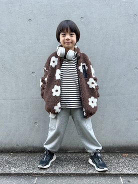 「pairmanon（ペアマノン）の【エアサーマル】ユニセックス 総柄 無地 ボアブルゾン（ブルゾン、ブラウン系）」を使った、さっくん＆かいくんさん（キッズ・110cm）の春コーディネート