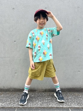 「MAKE YOUR DAY（メイクユアデイ）のデリシャスアイス総柄半袖Tシャツ■80～140cm（Tシャツ/カットソー、グリーン系）」を使った、さっくん＆かいくんさん（キッズ・110cm）の春コーディネート