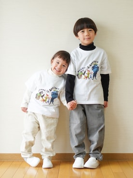 「UNIQLO（ユニクロ）のアイテム（Tシャツ/カットソー、ホワイト系）」を使った、さっくん＆かいくんさん（キッズ・110cm）の冬コーディネート