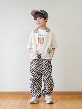 「MAKE YOUR DAY（メイクユアデイ）のポップなヤドカリプリント半袖Tシャツ■80～140cm（Tシャツ/カットソー、ベージュ系）」を使った、さっくん＆かいくんさん（キッズ・110cm）の夏コーディネート