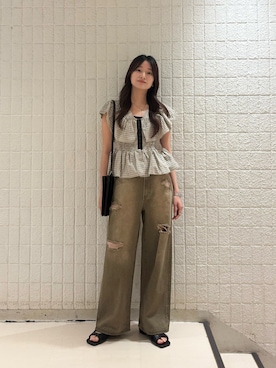 「KBF（ケイビーエフ）のフロントホックチェックフリルブラウス（シャツ/ブラウス、ベージュ系）」を使った、Hinaさん（レディース・160cm）の夏コーディネート