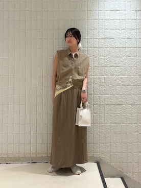 「KBF（ケイビーエフ）のタックブラウスSETスカート（セットアップ、グリーン系）」を使った、Hinaさん（レディース・160cm）の春コーディネート