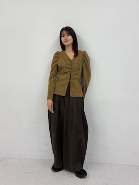 「KBF（ケイビーエフ）のピーチスキンパフスリーブブラウス（シャツ/ブラウス、ベージュ系）」を使った、Hinaさん（レディース・160cm）の夏コーディネート