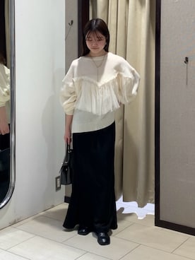 「白ニット」｜「アイテム（スカート、ブラック系）」を使った、omochiさん（レディース・154cm）の冬コーディネート