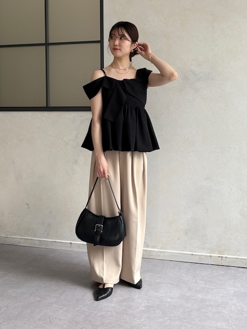【新品タグ付き】Thevon. アシメノースリバルーンブラウス ブラック セール】アシメノースリバルーンブラウス（シャツ/ブラウス