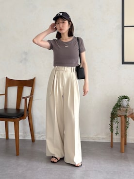 「Thevon（ゼボン）の【新色登場！】チャーム付きコンパクトTシャツ（Tシャツ/カットソー、グレー系）」を使った、omochiさん（レディース・154cm）の夏コーディネート