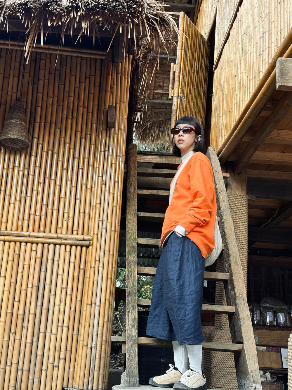 「UNIQLOのアイテム（スウェット、オレンジ系）」を使った、zoeyjjjさん（レディース・163cm）の冬コーディネートの1枚目の写真