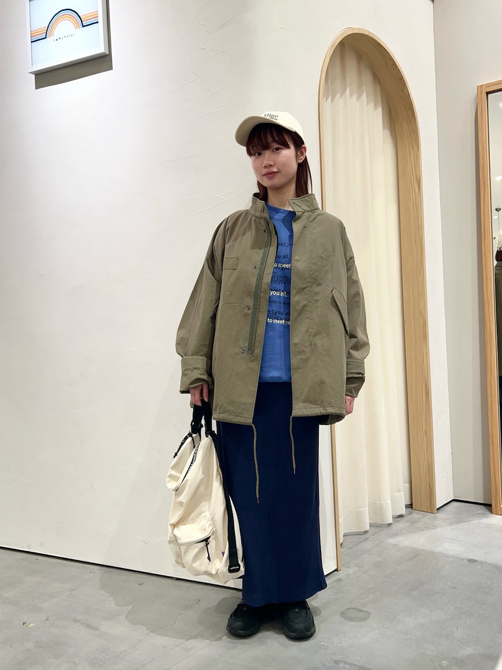 「古着MIX、春コーデ、モッズコート、モッズコート カーキ、m65、M65、大人カジュアルコーデ、-3kg、リブスカート、スッキリシルエット、ネイビー、ネイビースカート、ユニセックス、ユニセックスコーデ、低身長」｜「CIAOPANIC TYPYの【2025年S/S新作】LOGO刺繍プチプラキャップ（キャップ、ホワイト系）」を使った、kimura_no_fukuさん（レディース・155cm）の春コーディネートの1枚目の写真