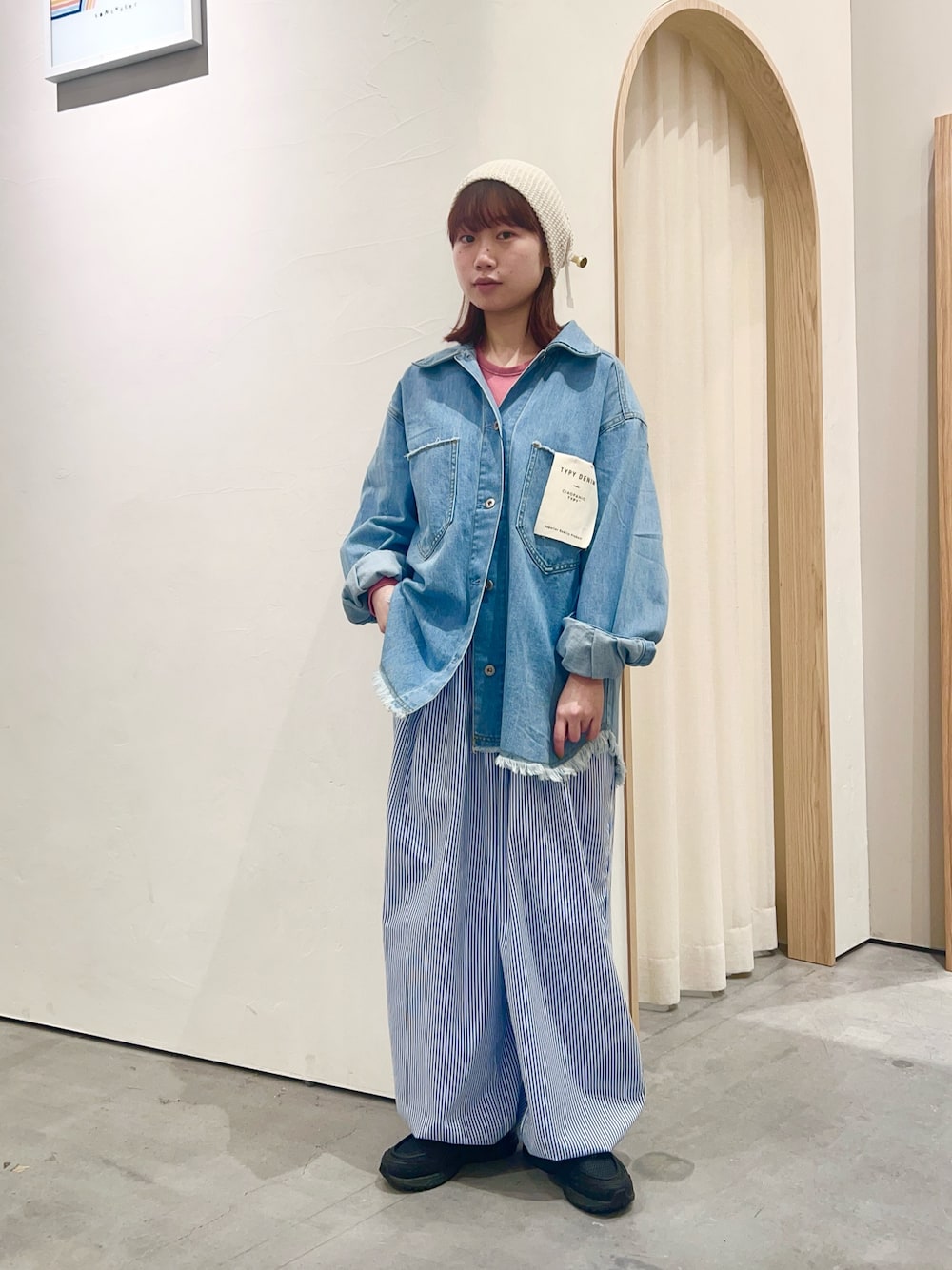 デニムジャケットを使った「ヒッコリーパンツ」のレディース人気