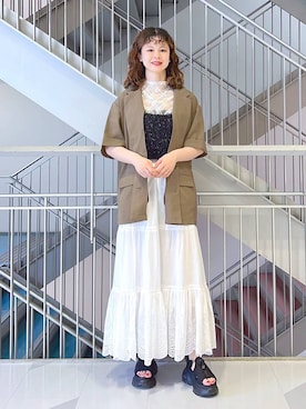 「アイテム（テーラードジャケット）」を使った、理咲さん（レディース・163cm・20代）の夏コーディネート