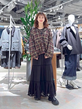 「アイテム（ブルゾン、レッド系）」を使った、理咲さん（レディース・163cm）の秋コーディネート