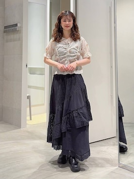 「RAGEBLUE（レイジブルー）の花柄シャーリングブラウス（シャツ/ブラウス、ホワイト系）」を使った、理咲さん（レディース）の夏コーディネート