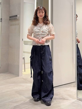 「RAGEBLUE（レイジブルー）の花柄シャーリングブラウス（シャツ/ブラウス、ホワイト系）」を使った、理咲さん（レディース）の夏コーディネート