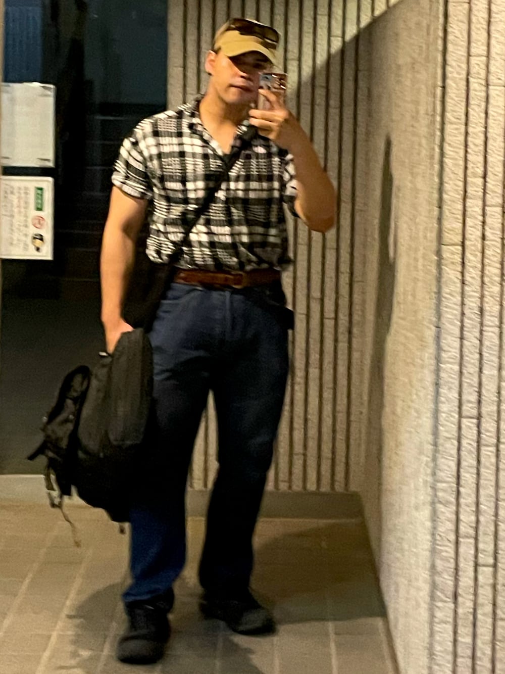 「Levi'sのアイテム（デニムパンツ、ブルー系）」を使った、dere4126さん（メンズ・175cm）の夏コーディネートの1枚目の写真