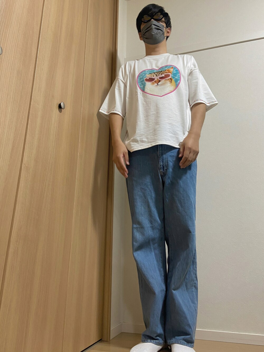 「仲里依紗、RE.、おかか、おかかTシャツ」｜「RE.のアイテム（Tシャツ/カットソー、ホワイト系）」を使った、asachan0609さん（メンズ・184cm）の秋コーディネートの1枚目の写真