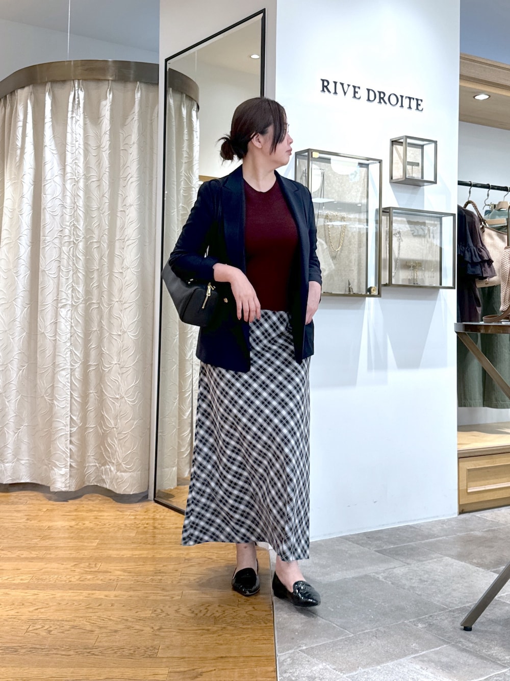 「着回しコーデ、ジャケットコーデ、きれいめコーデ、40代ファッション、お仕事コーデ、ジャケット/アウター、リヴドロワ、ジャケットスタイル、チェックスカート、チェック柄、スカートスタイル、スカートコーデ、高身長女子、高身長コーデ」｜「RIVE DROITEの【接触冷感】ゴブソデニットTee（ニット/セーター、レッド系）」を使った、rd_c.e.koさん（骨格ウェーブ・レディース・170cm）の夏コーディネートの1枚目の写真