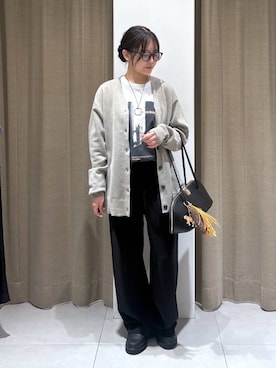 「アイテム（キーホルダー、ブラウン系）」を使った、こまっちゃんさん（レディース・155cm）の秋コーディネート