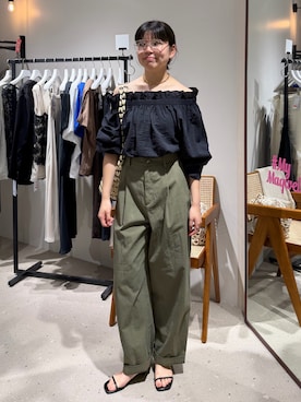 「NOLLEY’S Sophi（ノーリーズソフィ）のウォッシャブルシアーシルクワッシャーオフショルブラウス（シャツ/ブラウス、ブラック系）」を使った、takahashiさん（レディース・162cm）の夏コーディネート