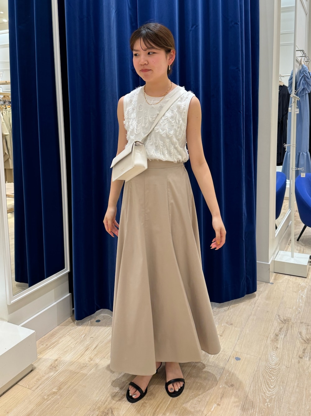 「シンプルコーデ、パステルカラー、きれいめカジュアル、ノーリーズ、ノーリーズソフィー、NOLLEY'S、マキシ丈スカート、フリンジトップス、おでかけコーデ、楽チンコーデ、オトナ女子、オトナカワイイ、ootd、大人女子、骨格ストレート」｜「NOLLEY’S Sophiのウォッシャブルタイプライターフレアロングスカート（スカート、ピンク系）」を使った、takahashiさん（レディース・161cm）の春コーディネートの1枚目の写真