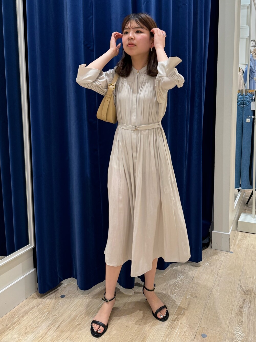 「ノーリーズ、NOLLEY'S、ワンピース、ワンピーススタイル、シンプルコーデ、春夏コーデ、今日のコーデ、夏コーデ、ラクチンコーデ、オフィスカジュアル」｜「NOLLEY’Sのウォッシャブル5分袖ギャザーワンピース（ワンピース、ベージュ系）」を使った、takahashiさん（レディース・161cm）の春コーディネートの1枚目の写真