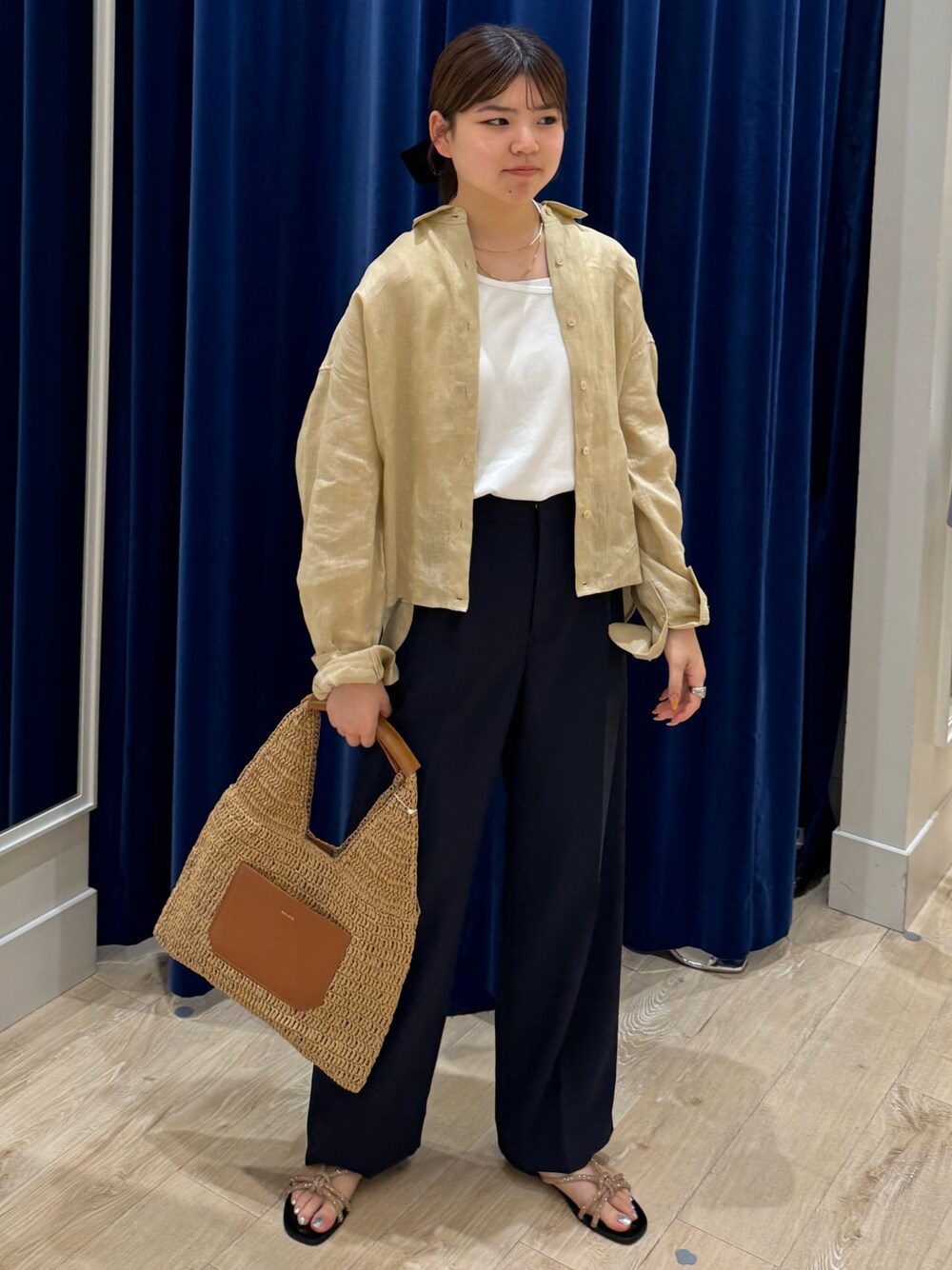 「NOLLEY’SのMY STANDARD リネン2WAY shortシャツ（シャツ/ブラウス、ベージュ系）」を使った、takahashiさん（レディース・161cm）の春コーディネートの1枚目の写真