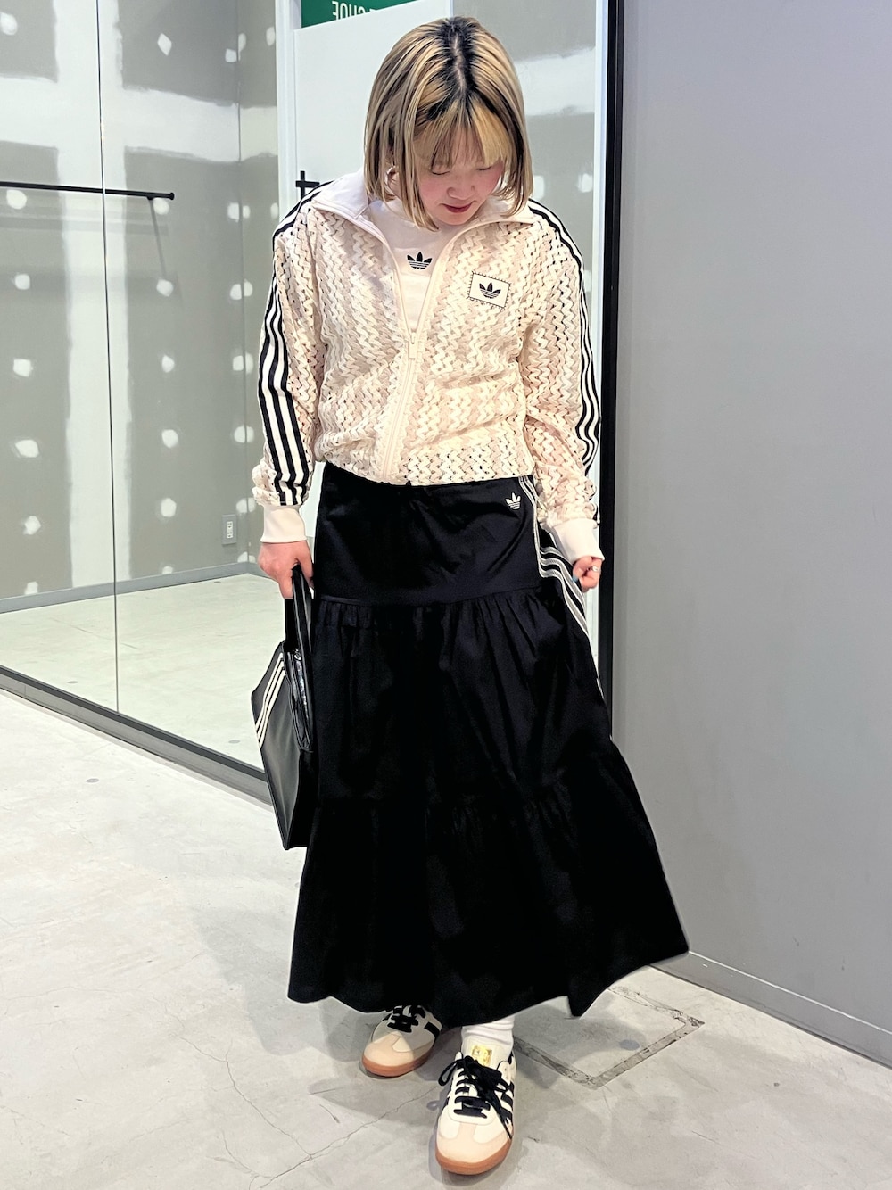 「adidas、アディダス、adidas originals、春夏コーデ、低身長コーデ、サンバ、春ファッション」｜「adidasのアディダス オリジナルス サマーグロー ファイヤーバード トラックトップ / ジャージ / アディダスオリジナルス adidas Originals（ジャージ、ホワイト系）」を使った、SMさん（レディース・153cm）の春コーディネートの1枚目の写真
